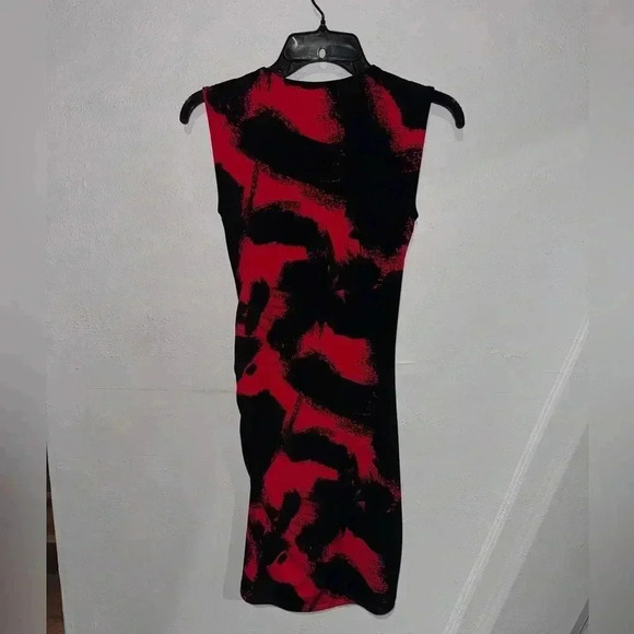 Michael Kors Red And Black Abstract Print Stretch dress - Picture 5 of 6
